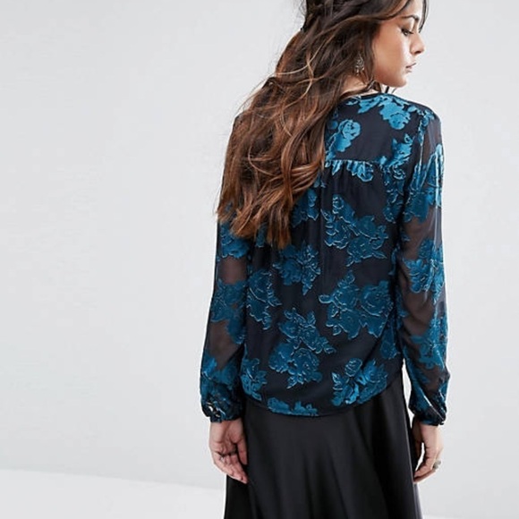 Lovers + Friends Lace Trim Floral Top Size S - Picture 2 of 6